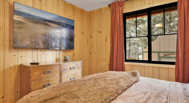 Bruin Chalet #2464, Забронировать Шале Биг-Бэар-Сити San Bernardino Mountains