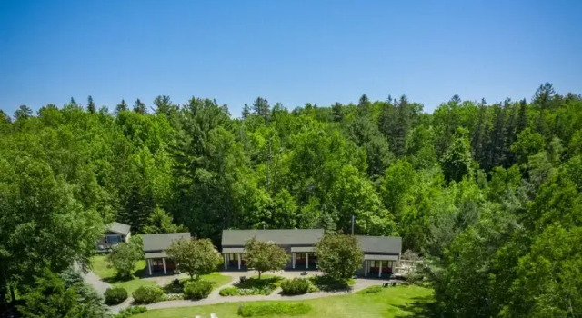 Двухместный семейный коттедж Greenville Inn at Moosehead Lake