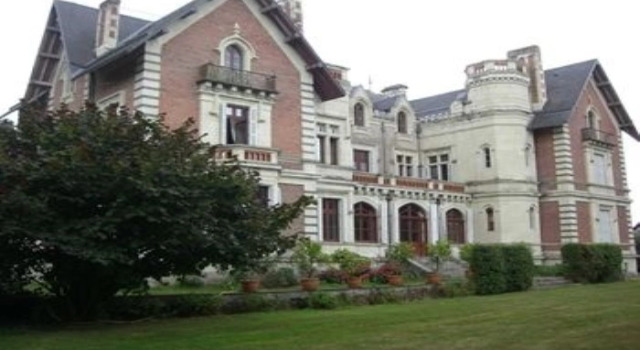 Château de Belle Poule, Rezerwuj Zamek  