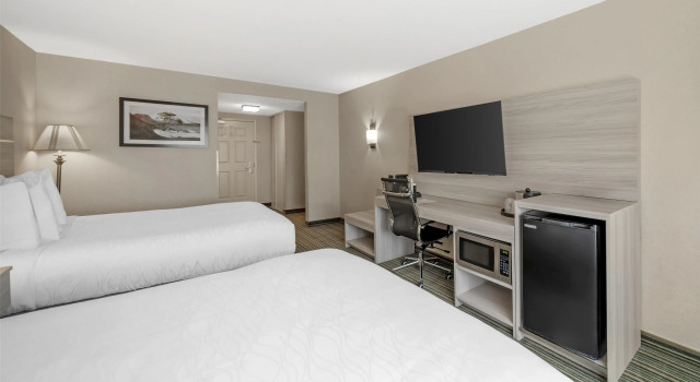 Четырёхместный номер Standard Best Western Plus Twin View Inn & Suites