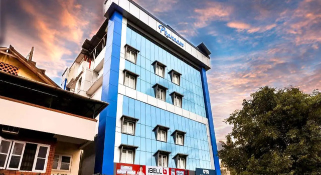 The Reach Hotel, Забронировать Отель Эрнакулам Tripunittura, рядом с Больница «Медикал-Траст»