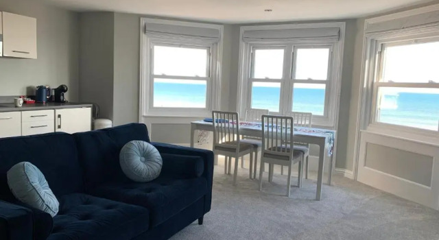 Апартаменты Stunning Beachfront Apartment, Perfect Sea View.