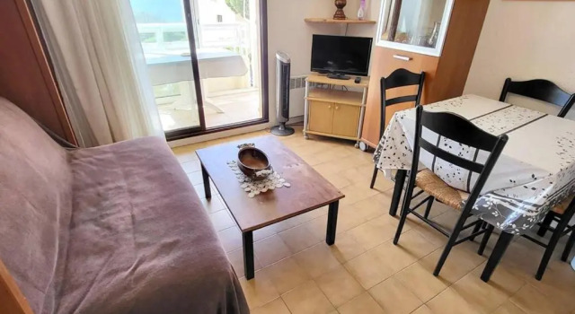 Appartement Six-Fours-les-Plages, 2 pièces, 4 personnes - FR-1-316-58, Забронировать Апартаменты/квартира Отели Сис-Фур-Ле-Плаж с парковкой, Парковка
