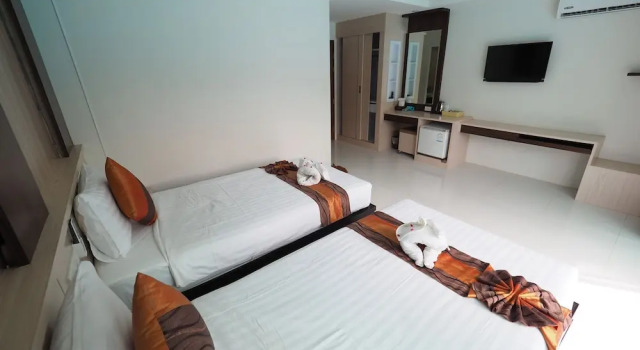 Двухместный номер Superior с балконом и с видом на бассейн Lanta Fevrier Resort