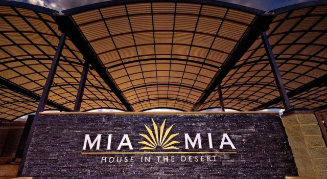 Mia Mia House in the Desert, Book Hotel Newman Pilbara