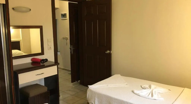 Апартаменты Leons Sun Village Apartments