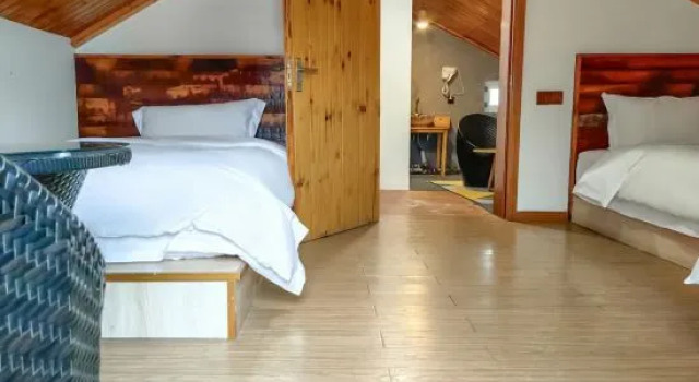 Трёхместный люкс Liyun Mountain Villa Boutique Homestay