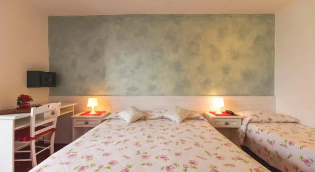 Трёхместный номер Standard Hotel Castel Mani