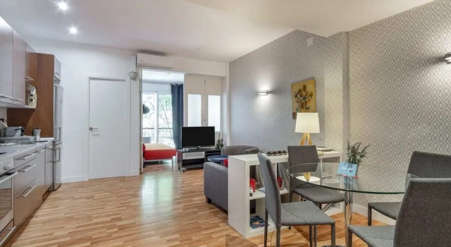 Lovely 1bed Apt W/balcony in Eixample, Забронировать Отель Эшампле Барселона, рядом с Jove Regina Theatre