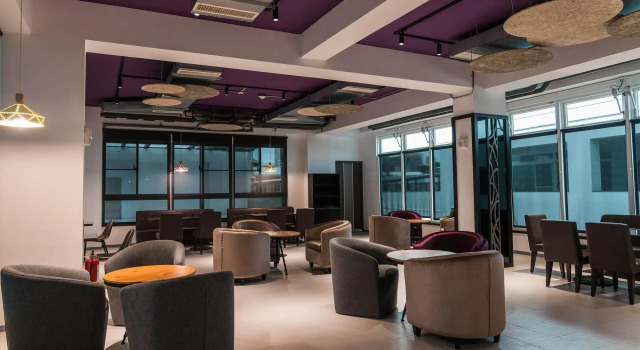 High Cloud International Business Hotel