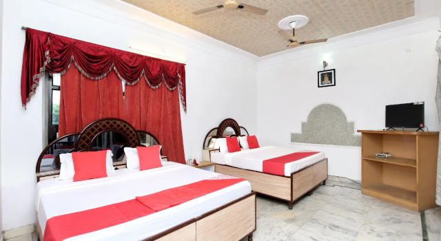 Люкс Standard OYO 17430 Gulshah Hotel