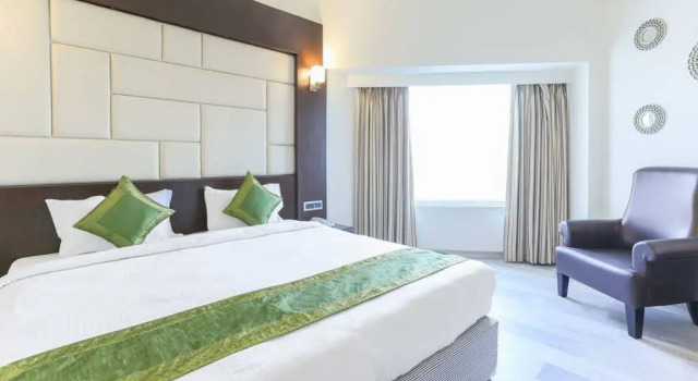 Woodbridge, Rezerwuj Hotel Hajdarabad 