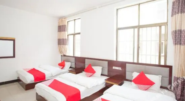 Qujing Mingyue Hotel