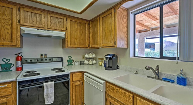 Коттедж Lake Havasu City Retreat w/ Mtn Views & Patio!