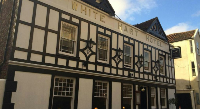 The White Hart Hotel, Rezervați Hotel Wells Mendip Hills