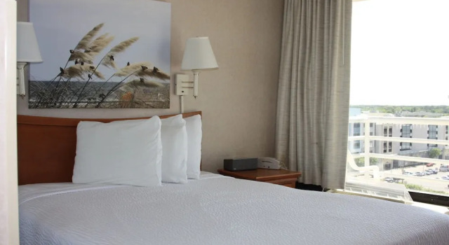 Люкс с 2 комнатами Four Sails Resort
