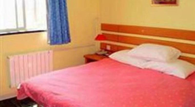Home Inn Sanlihe, Book Hotel Hoteller i Beijing Province med parkering, Parkering