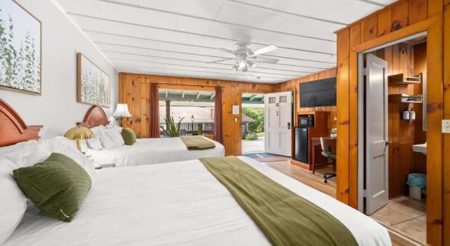 Номер Superior CedarWood Inn