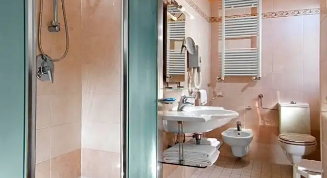 Четырёхместный номер Comfort Hotel Bristol - Koolibry Hotels
