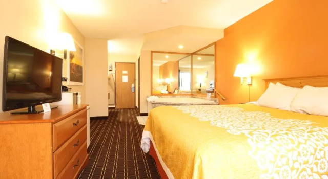 Четырёхместный номер Standard Days Inn by Wyndham Black River Falls - Access to ATV Trail