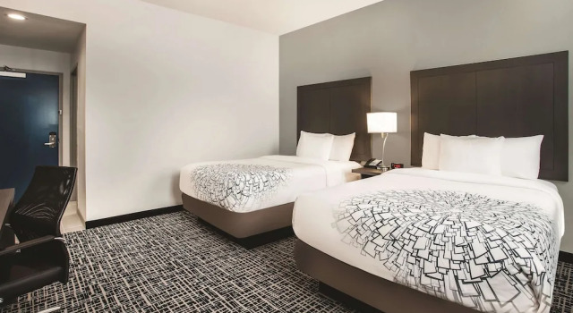 Четырёхместный номер Deluxe La Quinta by Wyndham Inner Harbor Downtown
