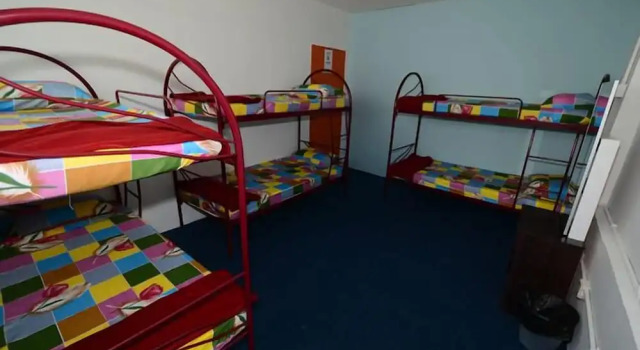 Кровать в общем номере Submarine Guest House Central Market - Hostel