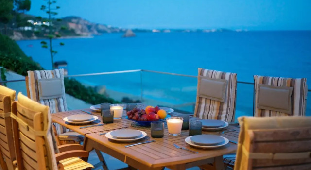 Коттедж с 3 комнатами с балконом и с видом на море Infinity Beach House
