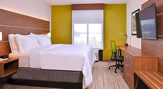 Двухместный номер Deluxe Holiday Inn Express Hotel & Suites Mount Pleasant by IHG