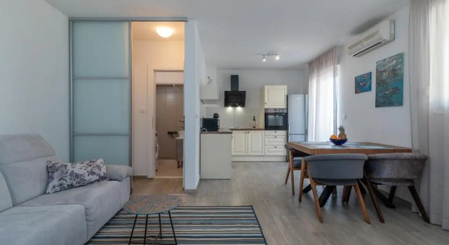 Апартаменты с 2 комнатами с балконом и с видом на море Apartments Liam