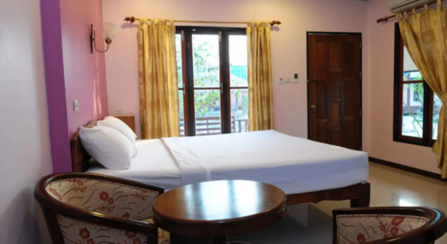 Saithong Resort, Varaa Lomakeskus Hotellit North-Eastern Thailand pysäköinnillä, Pysäköinti