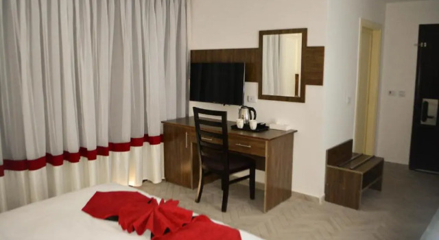 O podwyższonym standardzie dwuosobowy pokój Corner View Hotel – Petra