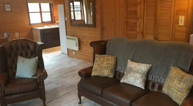 Шале Shrew Lodge-woodland Lodges-Hot Tub-Pembrokeshire-Tenby