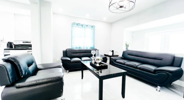 Коттедж Comfort 2 Homes, 1 Stay-7BR Niagara Falls Compound