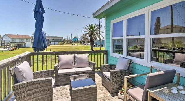 Коттедж Walk to Beach: Home w/ Deck in Surfside Beach!
