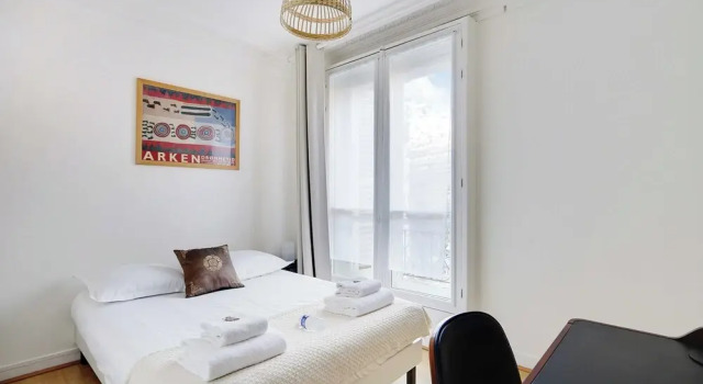 Апартаменты Experience the Parisian Lifestyle: 2BR Near Porte Maillot