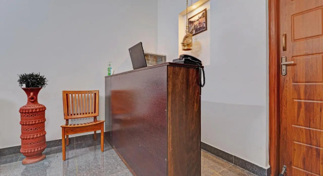 Treebo Alaka Rester Homestay, 5 mins to Raja Seat Garden, Забронировать Отель Отели штата Карнатаки с парковкой, Парковка