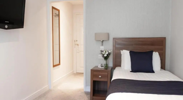 Одноместный номер Standard The Holt Hotel