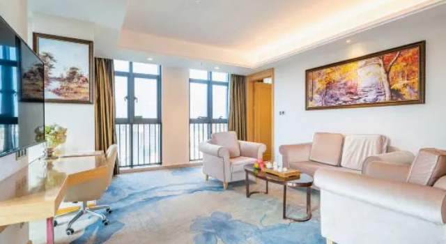 Двухместный семейный люкс Deluxe Vienna International Hotel (Danzhou Dingshang Square)