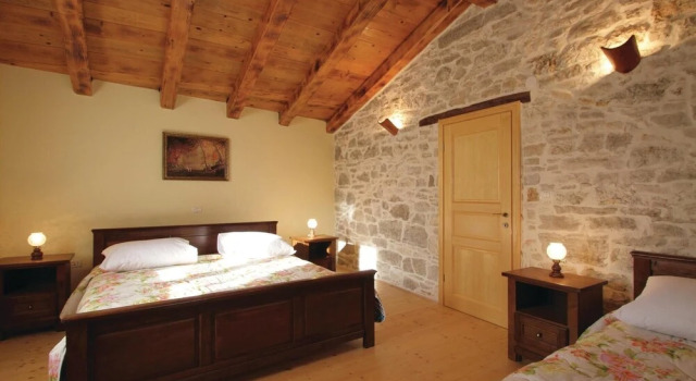 Awesome Home in Manjadvorci With Wifi and 3 Bedrooms, Book Hotel Manjadvorci Central Istria