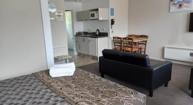 Трёхместный люкс c 1 комнатой Comfort Inn Tayesta Motel