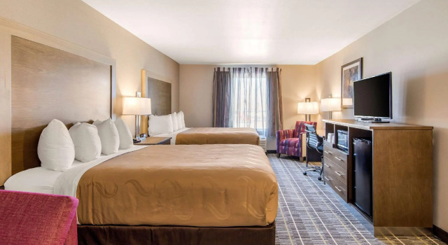 Четырёхместный люкс Quality Inn & Suites Carlsbad Caverns Area