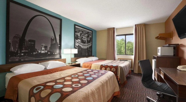 Четырёхместный номер Standard Super 8 by Wyndham Fairview Heights-St. Louis