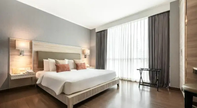 Двухместный номер Premier с балконом Adelphi Suites Bangkok