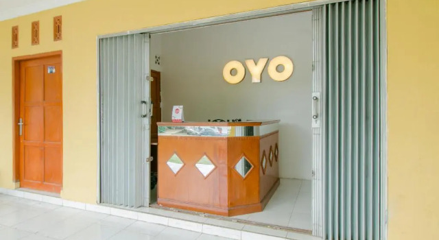 OYO 921 Hotel Ratu Pantai, Rezervovat Hotel Cisolok West Java