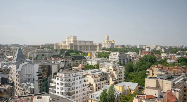 Views of all the Palaces 2BR Stunner, Забронировать Апартаменты/квартира Бухарест Muntenia, рядом с Музей коллекций произведений искусства