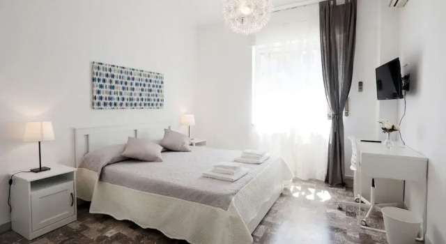 Interno 1 Bari, Rezervați Hotel Hoteluri în Bari Province cu parcare, Parcare