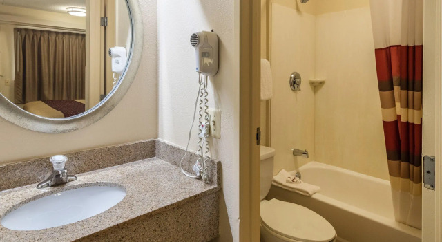 Двухместный номер Standard Red Oak Inn Detroit Metro Airport - Belleville