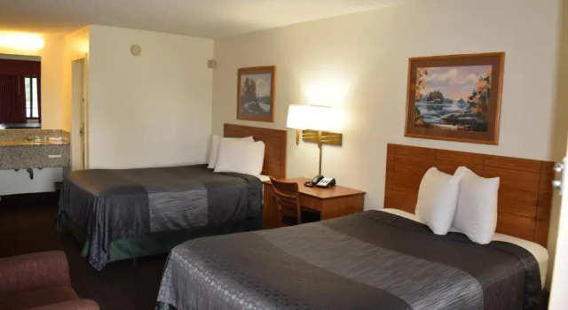 Двухместный номер Standard Oak Tree Inn Livonia West