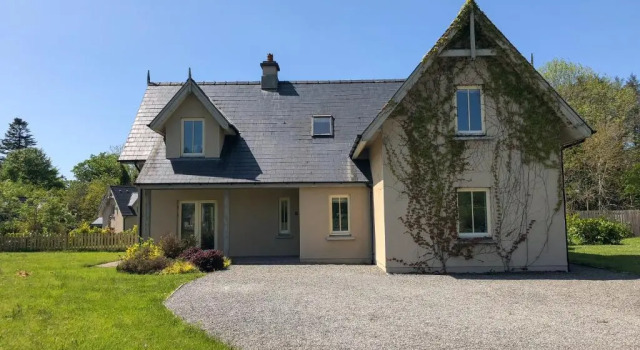 Апартаменты с 4 комнатами 4 Bedroom Holiday Home With Wheelchair Accessible Bathroom 2km From Kenmare