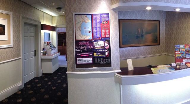 Lindum Lodge, Varaa Hotelli Torquay Devon